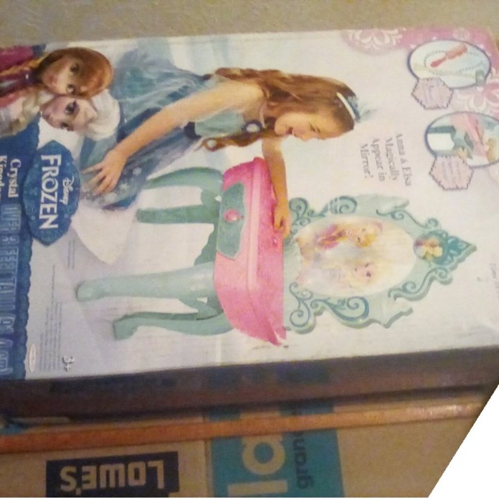 Rare Disney Frozen Crystal Kingdom Vanity Elsa Anna 3-feet Tall Girl Toy Table - Picture 2 of 2